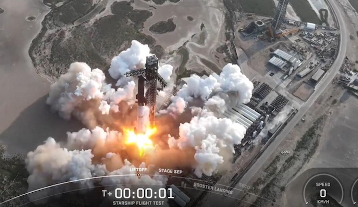 SpaceX-Starship-Spins-Out-of-Control-Disintegrates-in-Latest-Test-Flight-Failure