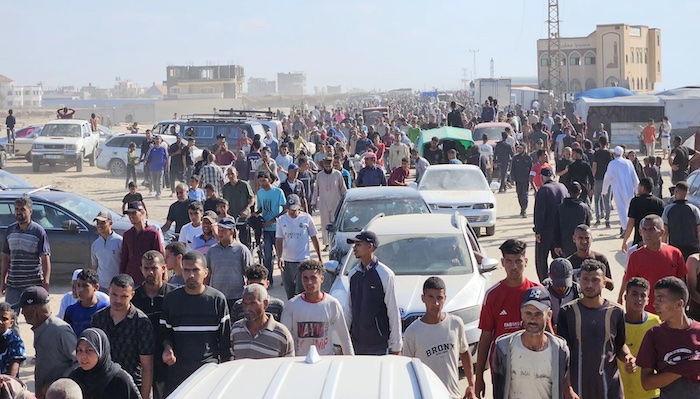 Thousands-Storm-Gaza-Aid-Centre-Amid-Hunger-and-Fears-Over-Israeli-Backed-Biometric-Screening