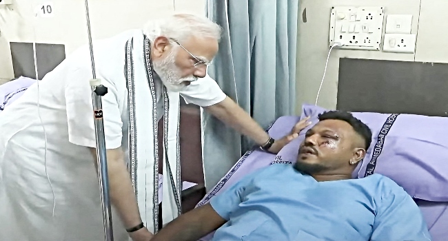 Indian-Prime-Minister-Narendra-Modi-paid-a-visit-to-Ramesh-on-Friday-at-the-hospital
