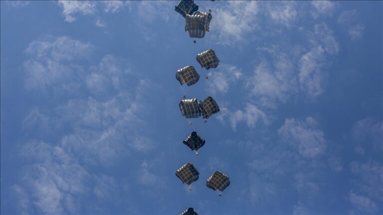 France air-drops aid to Gaza