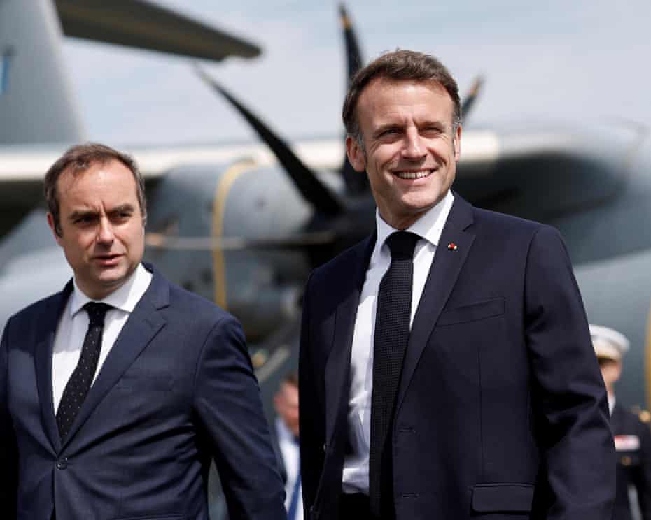 France risks credit downgrade