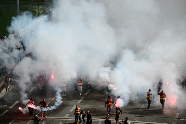 France bars Palestinian flags